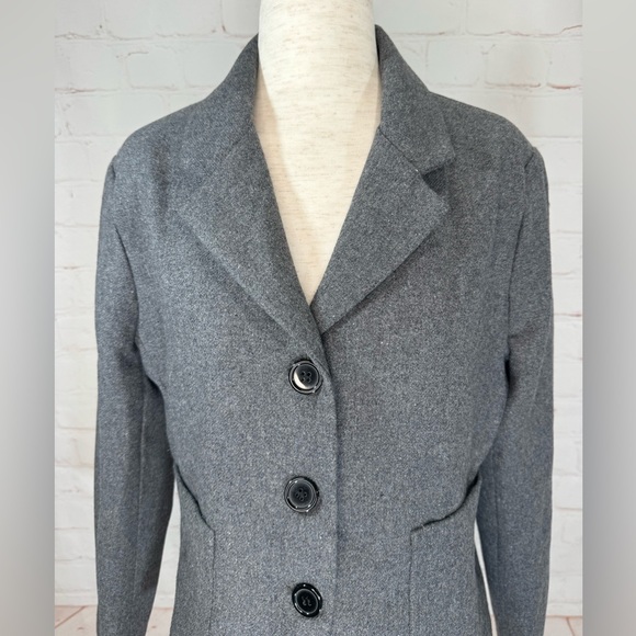 Commense Cropped Blazer - size medium - Picture 3 of 8